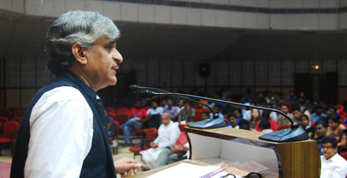 P.Sainath addressing a capacity crowd at JN Auditorium, Pondicherry University